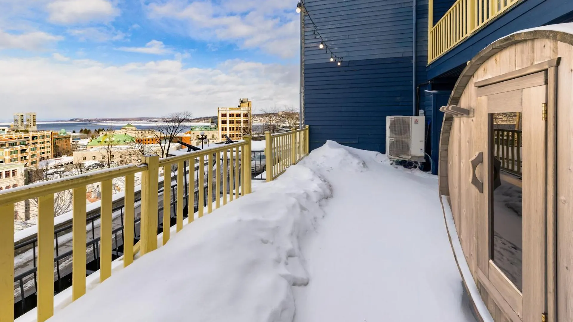 퀘벡 North House - Des Remparts- 2-Bed With Great Views, Terrace 아파트 0*,  캐나다