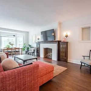 Beautiful And Spacious Luxury Holiday home Toronto