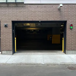 Initial / Yogi+ Parking / Centre-ville De Quebec City