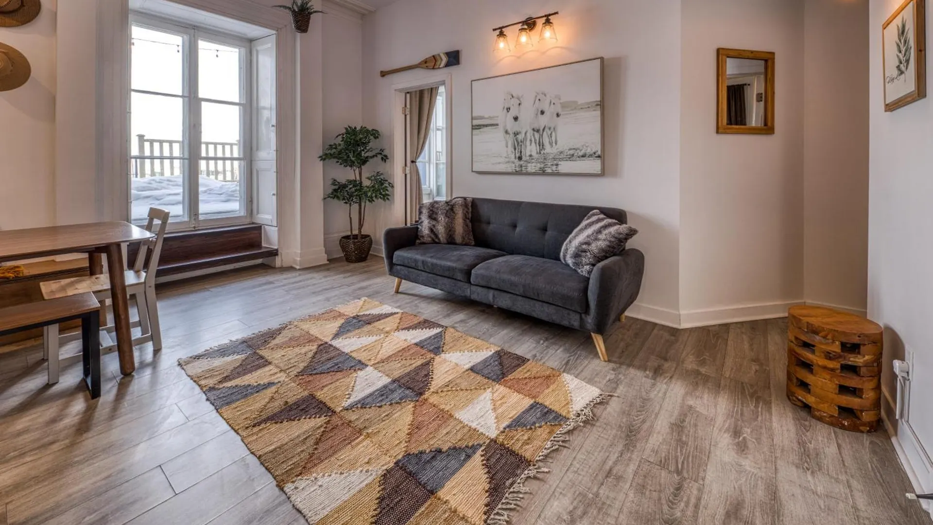 North House - Des Remparts- 2-Bed With Great Views, Terrace Apartment Quebec City