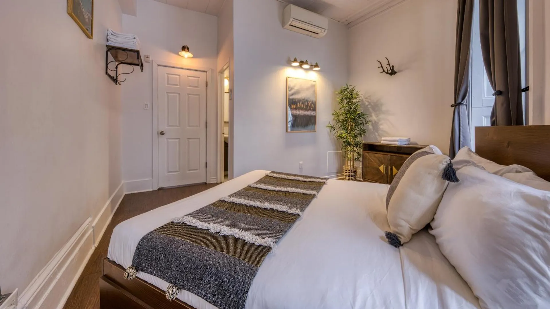 North House - Des Remparts- 2-Bed With Great Views, Terrace Apartment Quebec City